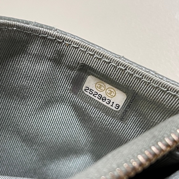 Authentic Chanel CC green calfskin gold tone metal wallet cardholder with zip - Picture 7 of 12